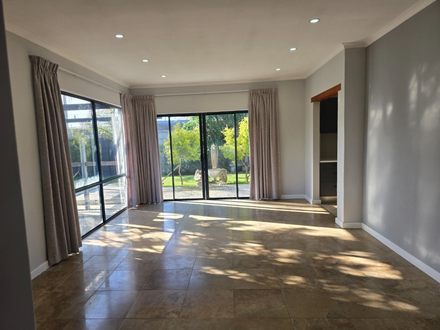 4 Bedroom Property for Sale in Wetton Western Cape